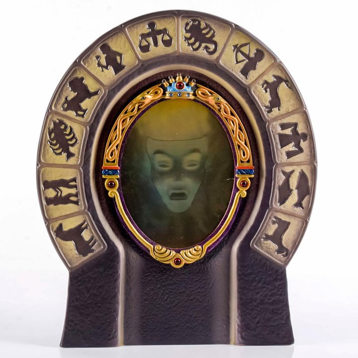 Disney Classics Figurine, What Wouldst Thou Know, My Queen?