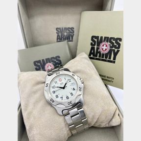 COLLECTABLE SWISS ARMY STEEL WATCH /40MM CASE SIZE WITH BOX AND PAPERS - 50692/319