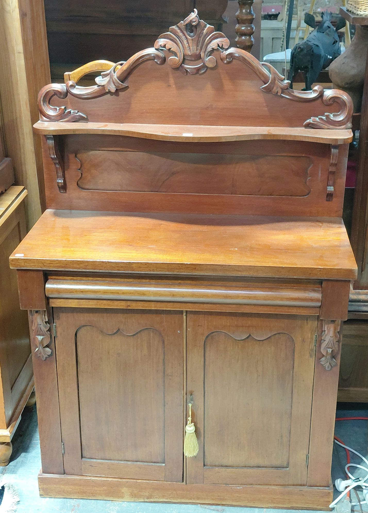 144 · VICTORIAN PETIT CHIFFONIER