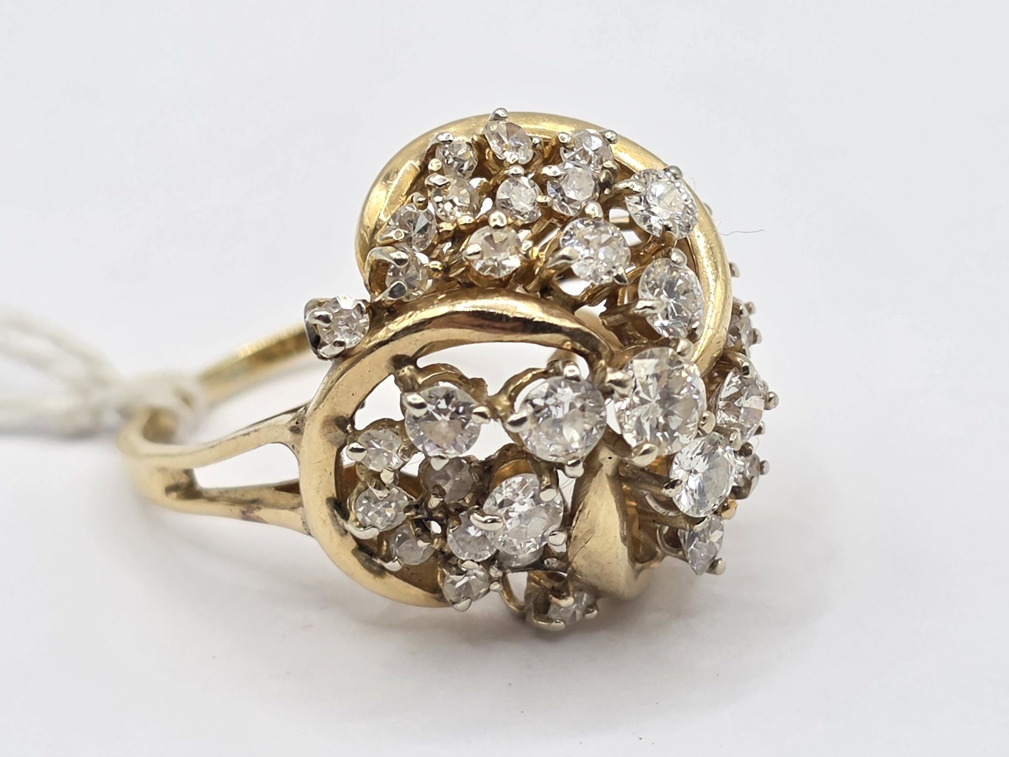 246 · 18CT GOLD DIAMOND COCKTAIL RING