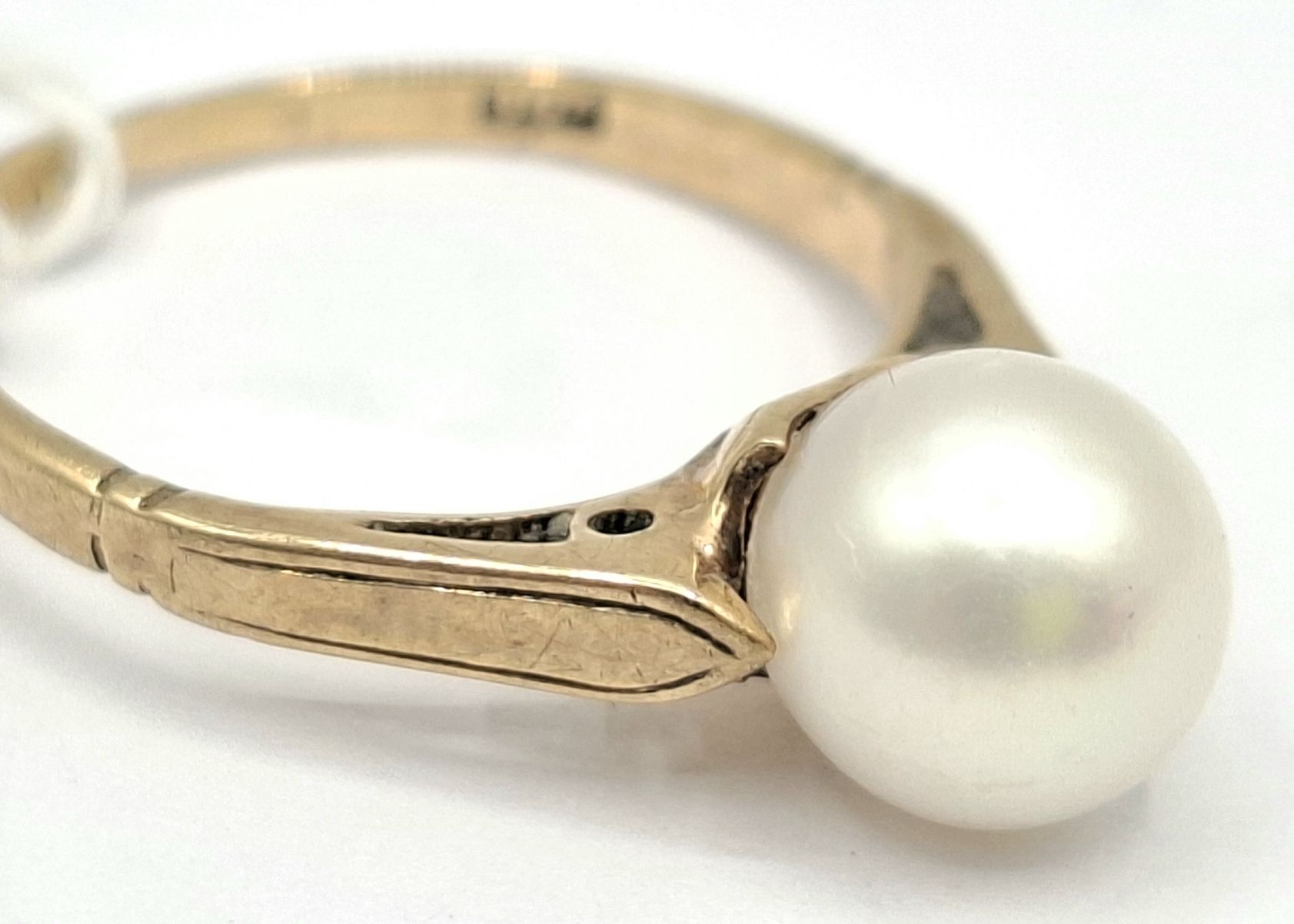 1091 · 9CT GOLD PEARL RING