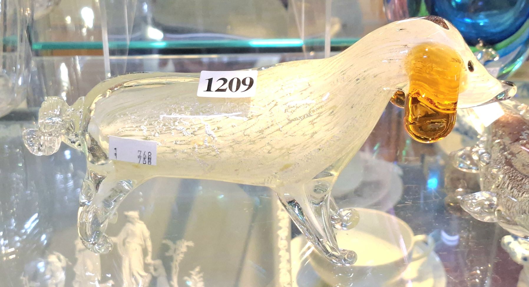 1209 · ART GLASS DOG