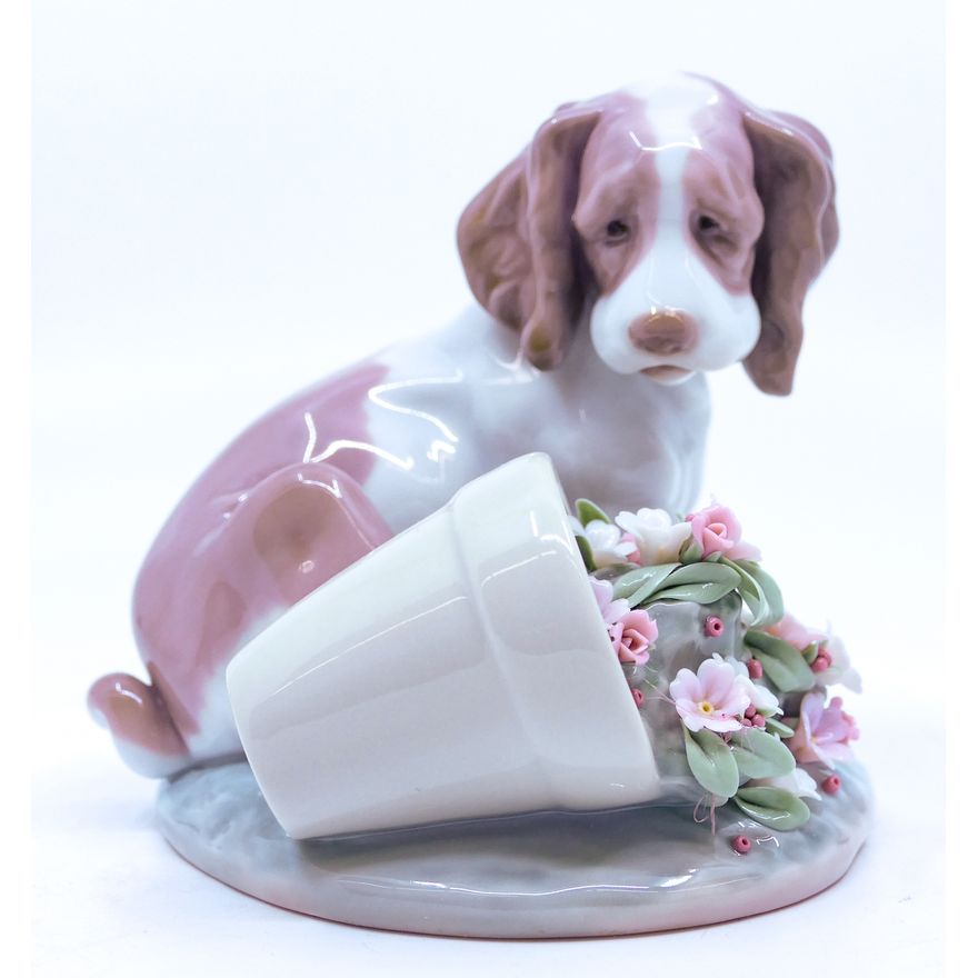 Lladro ''It Wasn't Me'' Dog Figure With Box - 07672