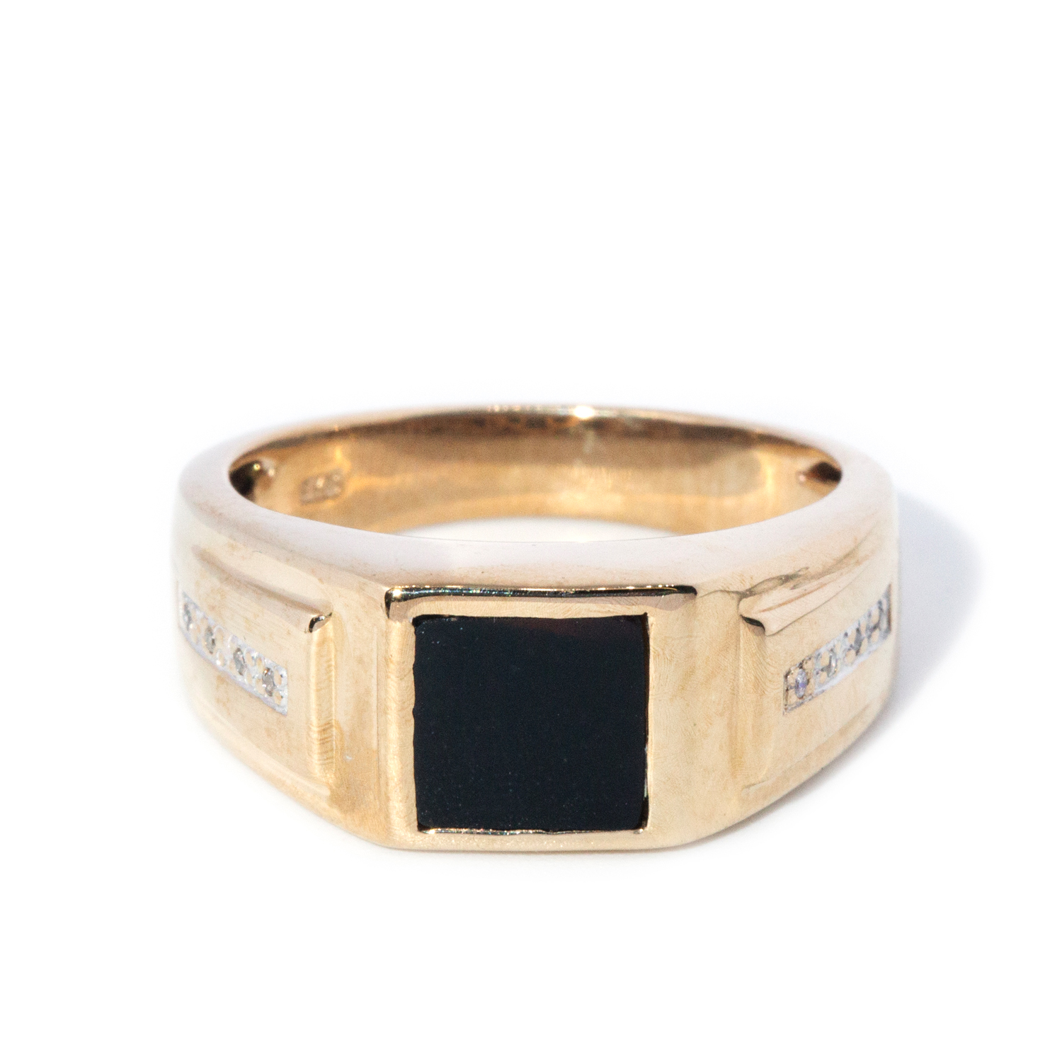 106 · Onyx & Diamond 9ct Gold Ring
