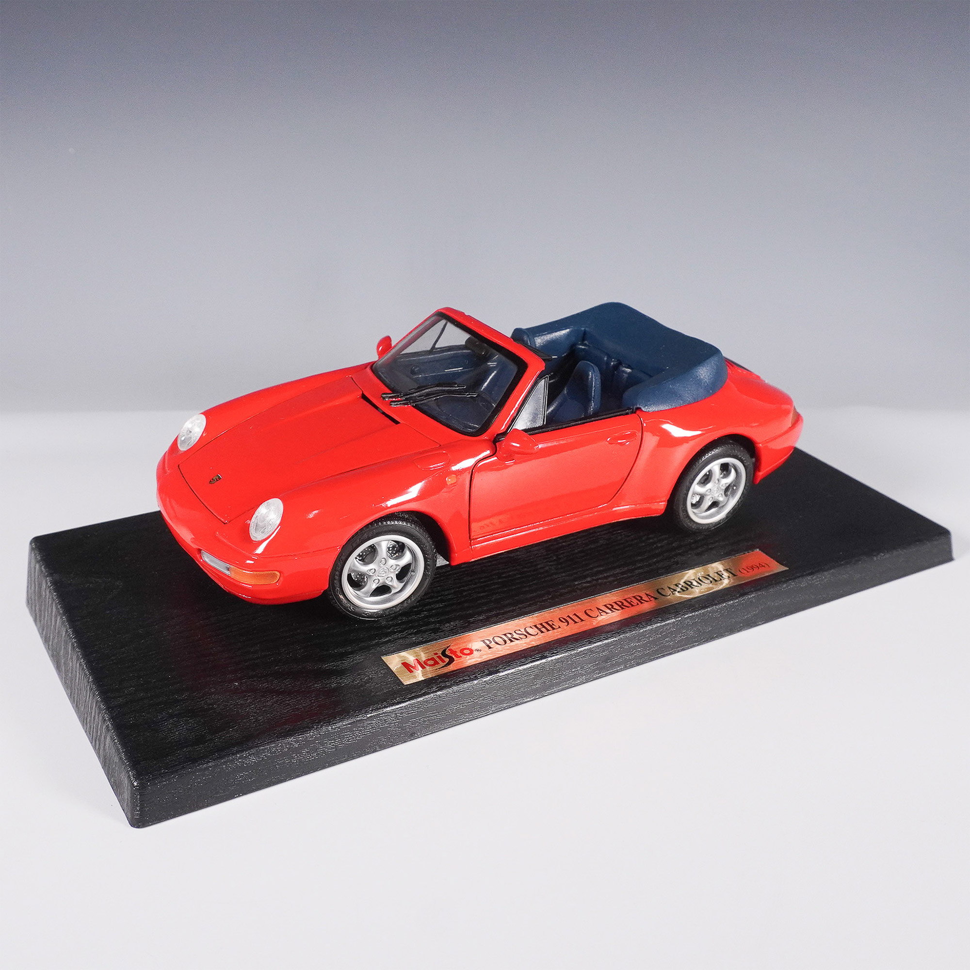 1/18 マイストMaisto Porsche 911 Carrera 特別版 Maisto 1:18 Porsche 911 Carrera in Red Special Edition