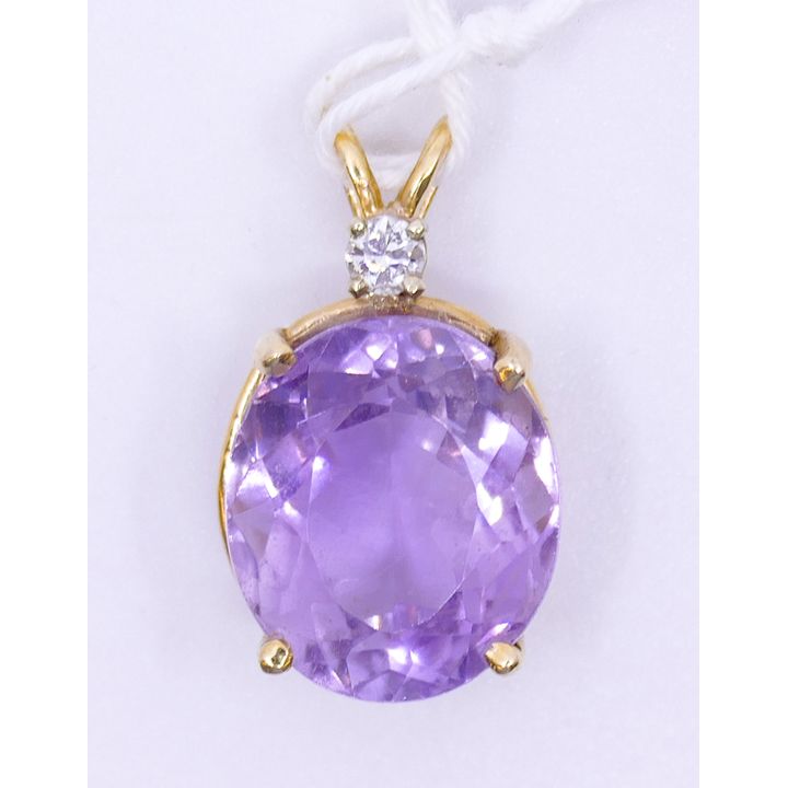 14k Amethyst & Diamond Pendant .75'' - 3.8 Grams