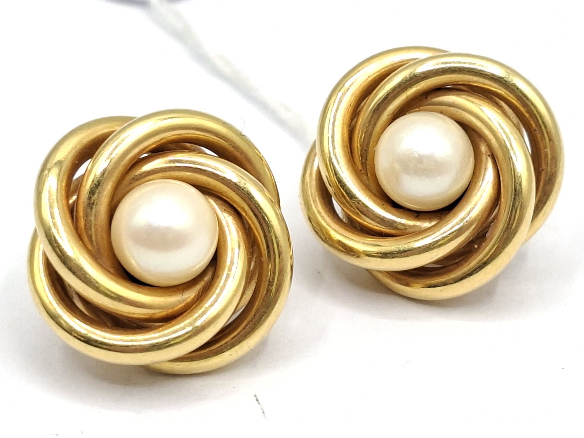 1117 · 18CT PEARL KNOT EARRINGS