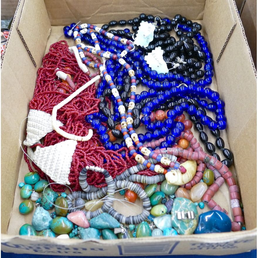 Box Old Trade Beads