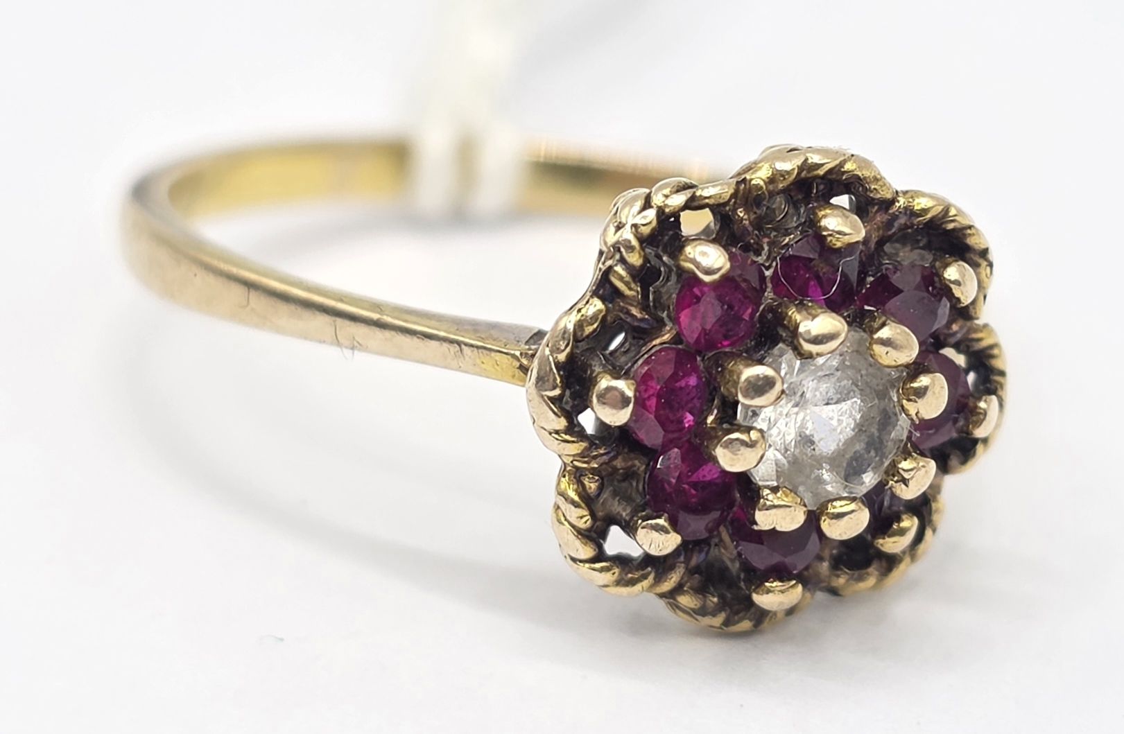 156 · 9CT GOLD GARNET RING