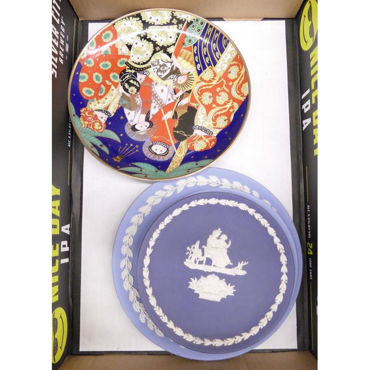 Box 4pc Wedgwood Collector Plates Etc
