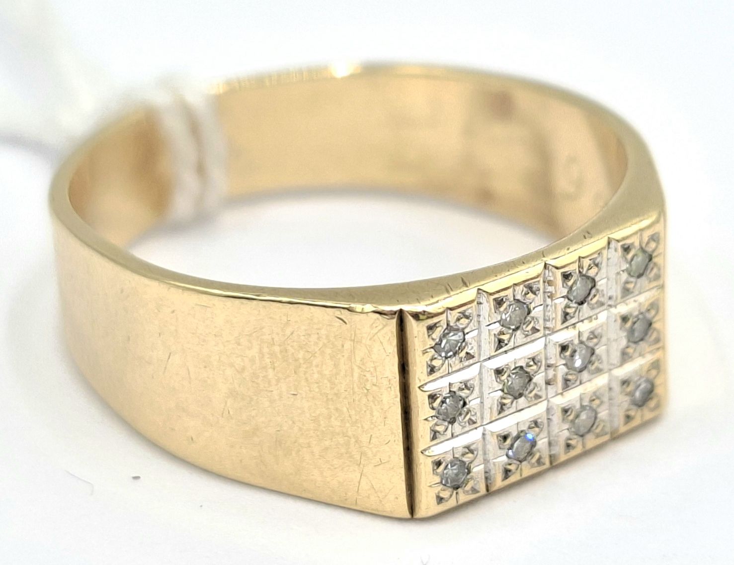 1144 · 9CT GOLD DRESS RING