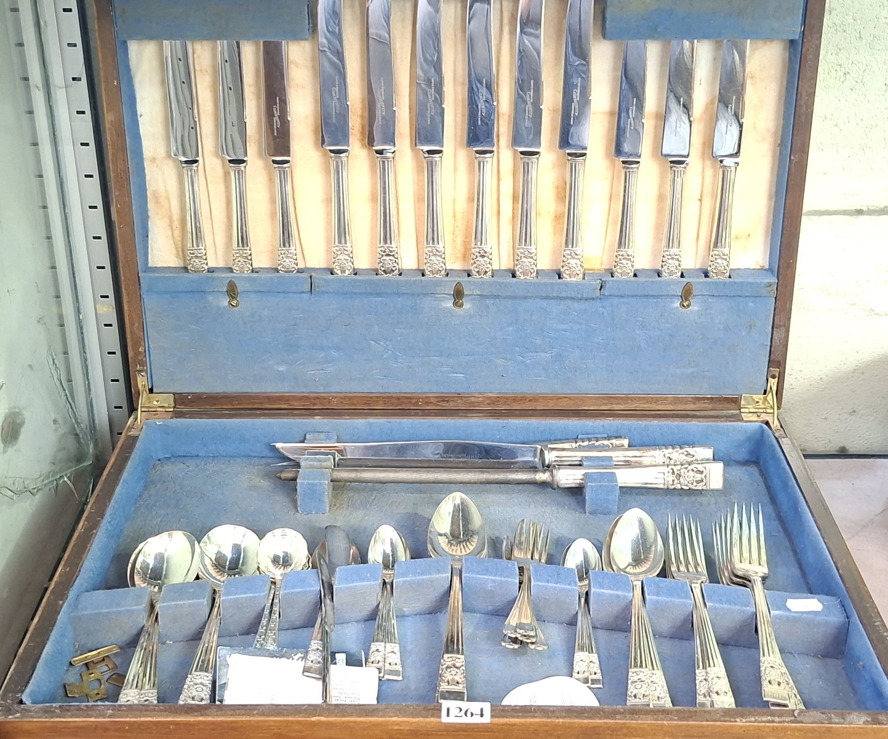 Community Plate Cutlery Set