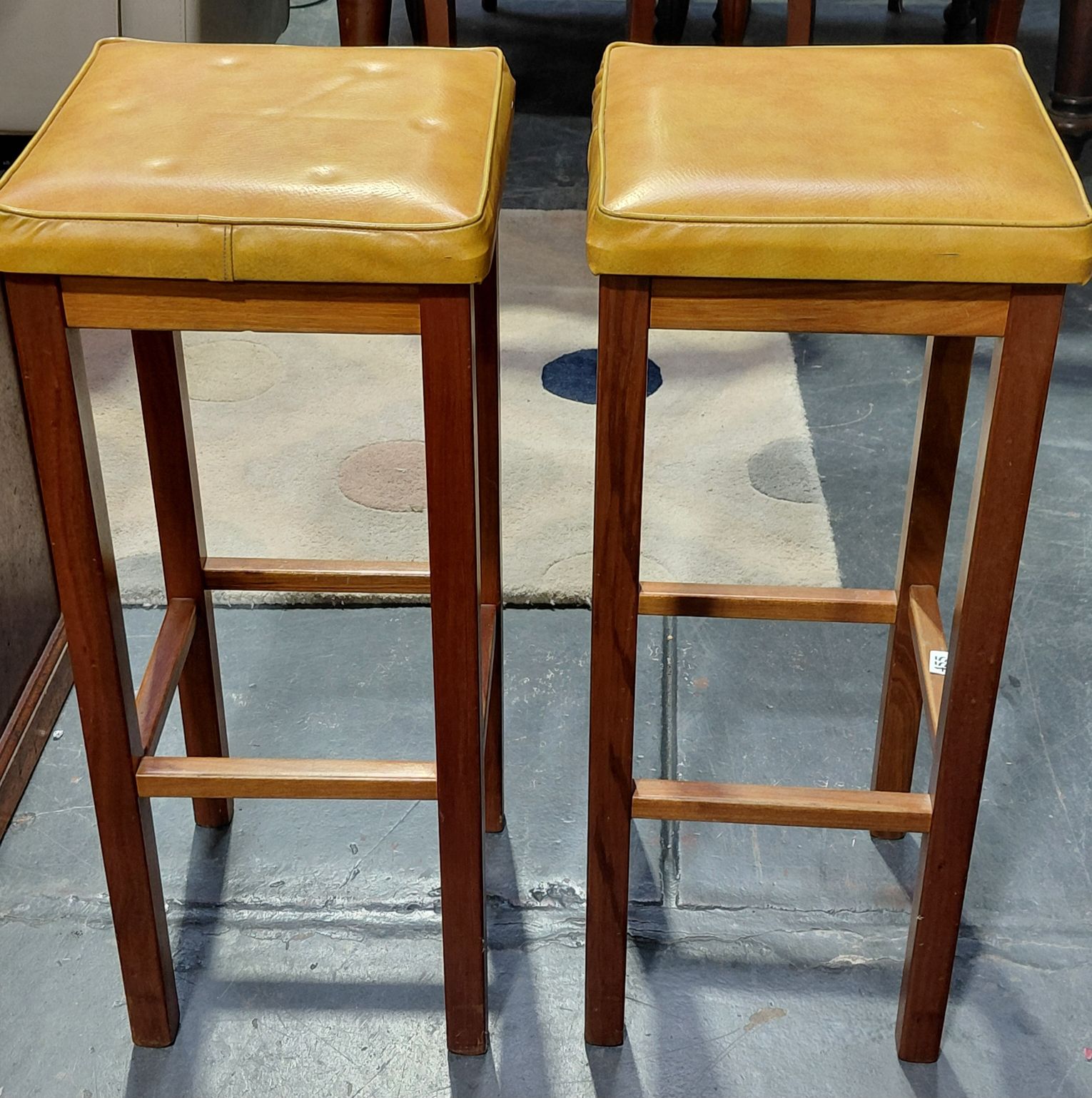 455 · BAR STOOLS