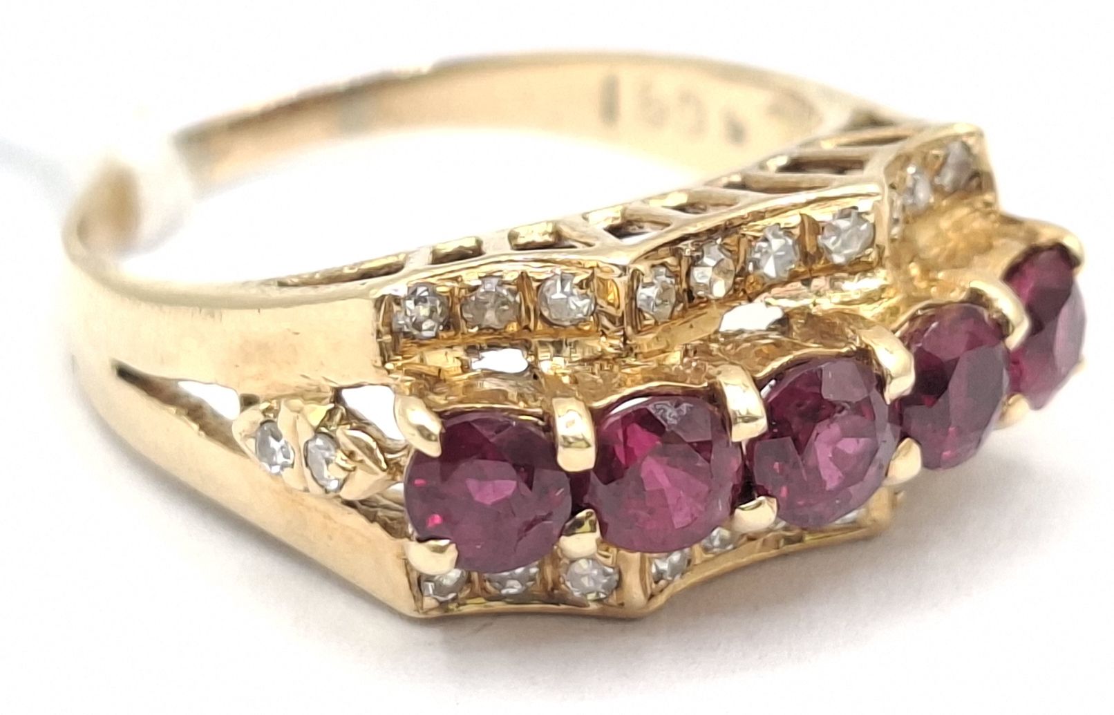 260 · 14CT GOLD RUBY AND DIAMOND RING