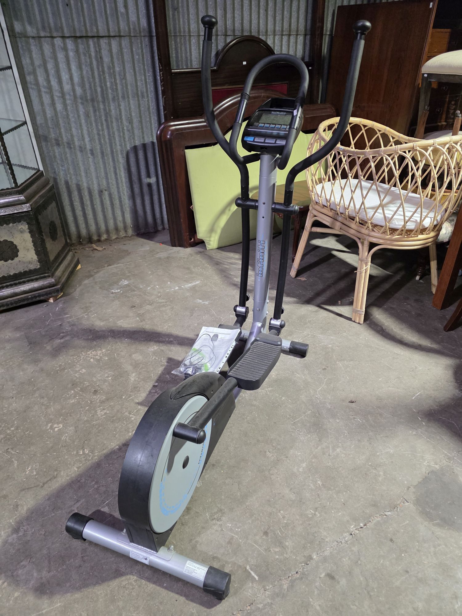 22 · INFINITY CROSS TRAINER EXERCISE MACHINE