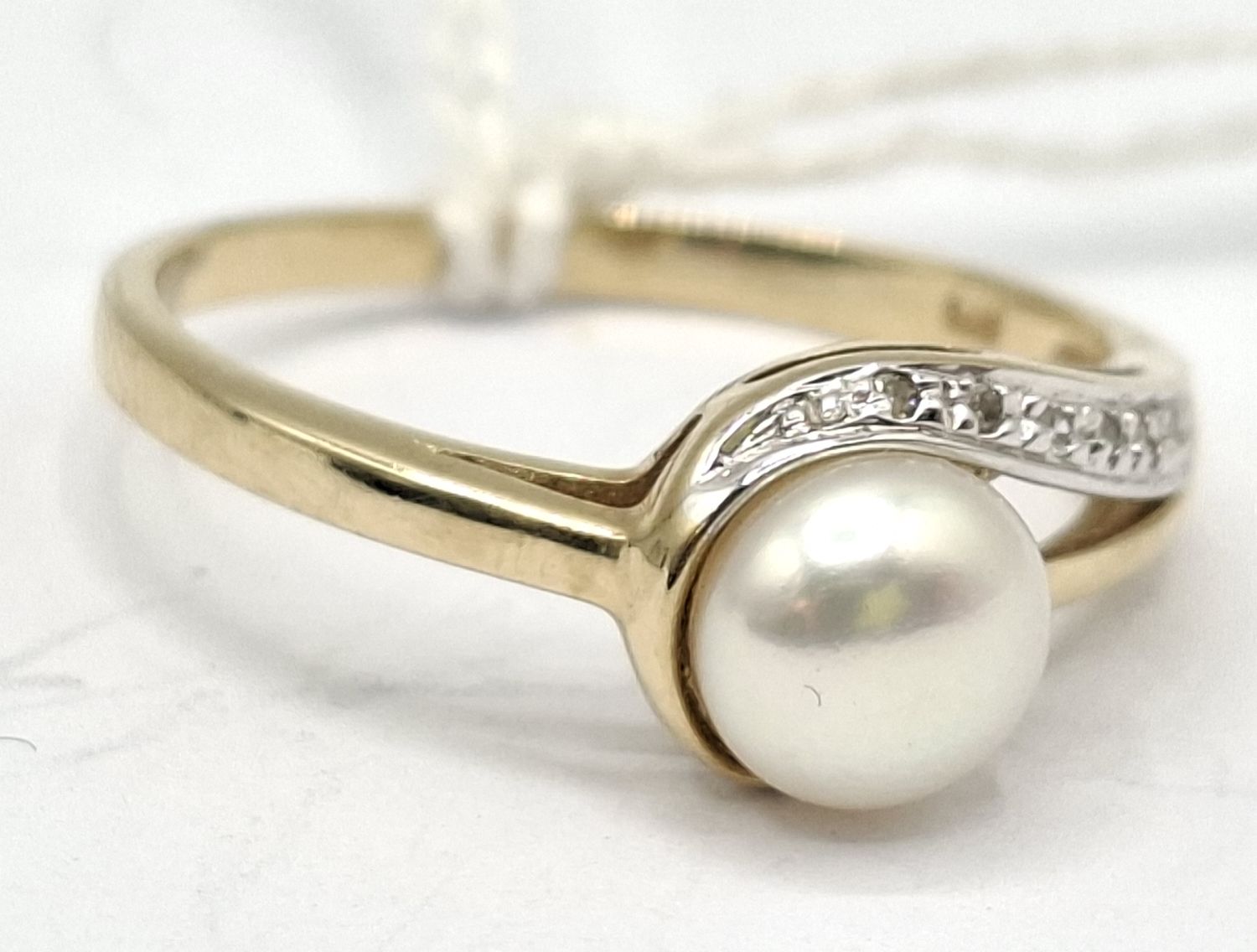 9ct Pearl And Diamond Ring