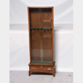 Vintage Hand Crafted 6 Gun Capacity Locking Gun Cabinet