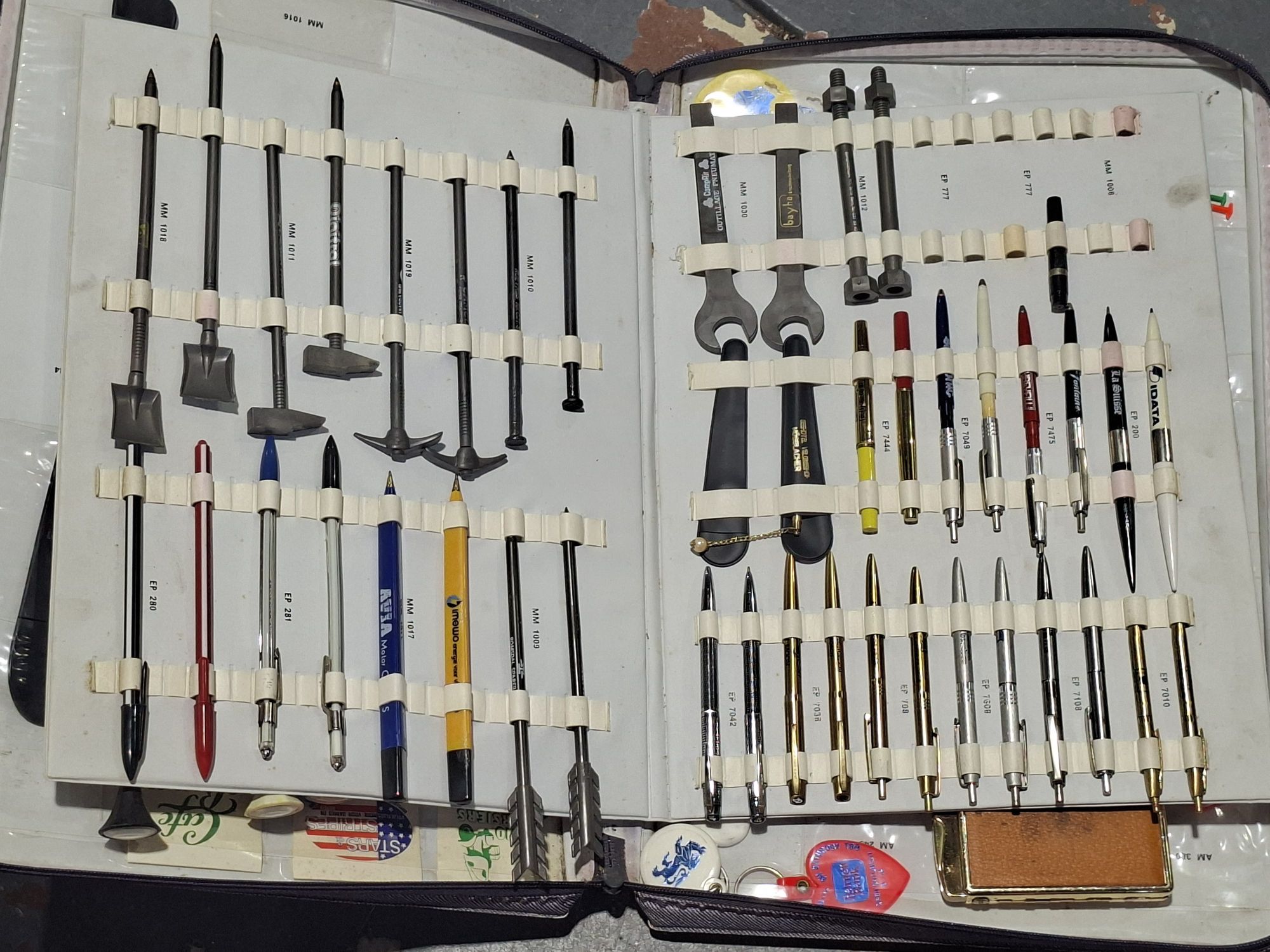 Vintage Golfing Pen And Keyring Collection