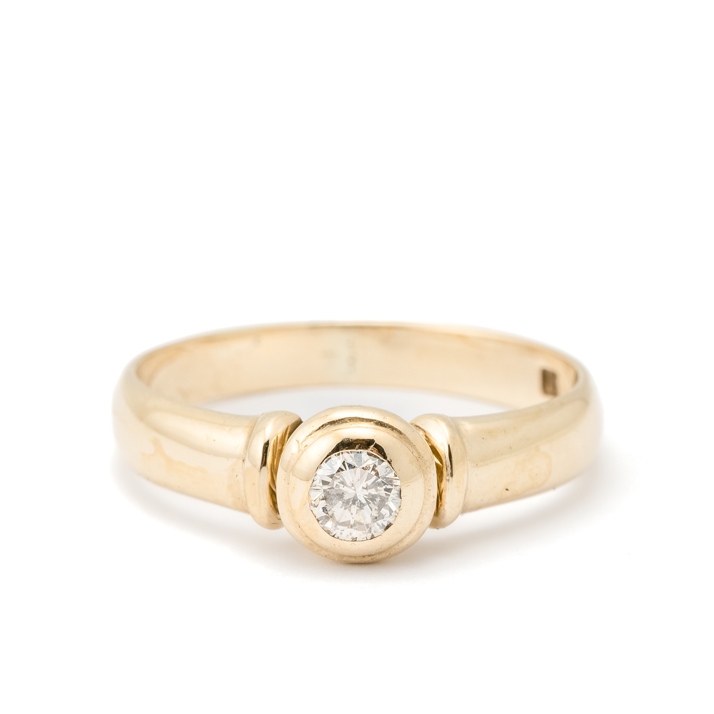 305 · 0.15 Carat Diamond Solitaire 9ct Gold Ring