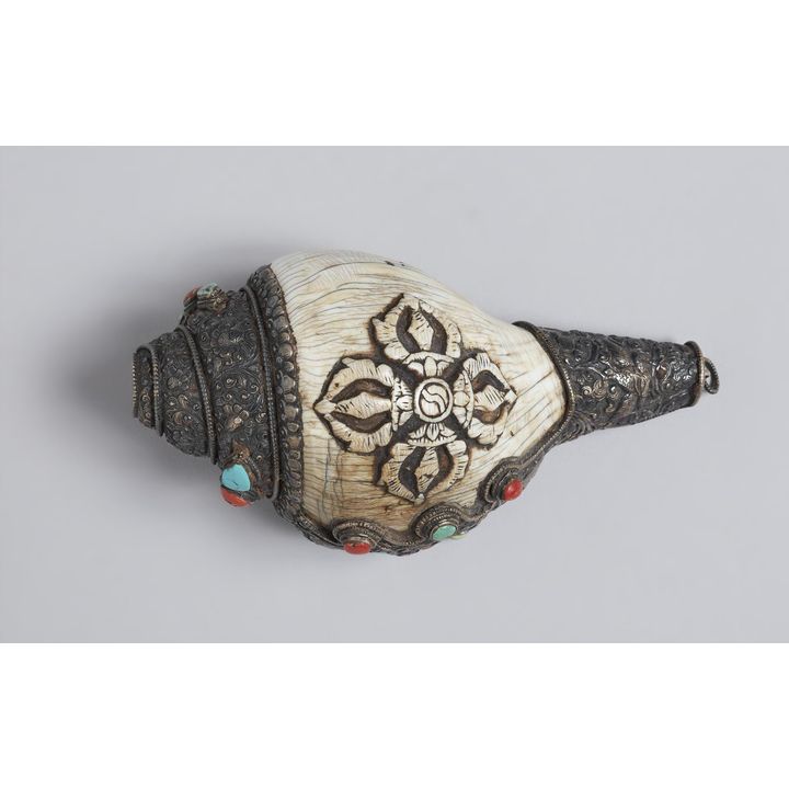 A Tibetan silver mounted shanka (conch trumpet)