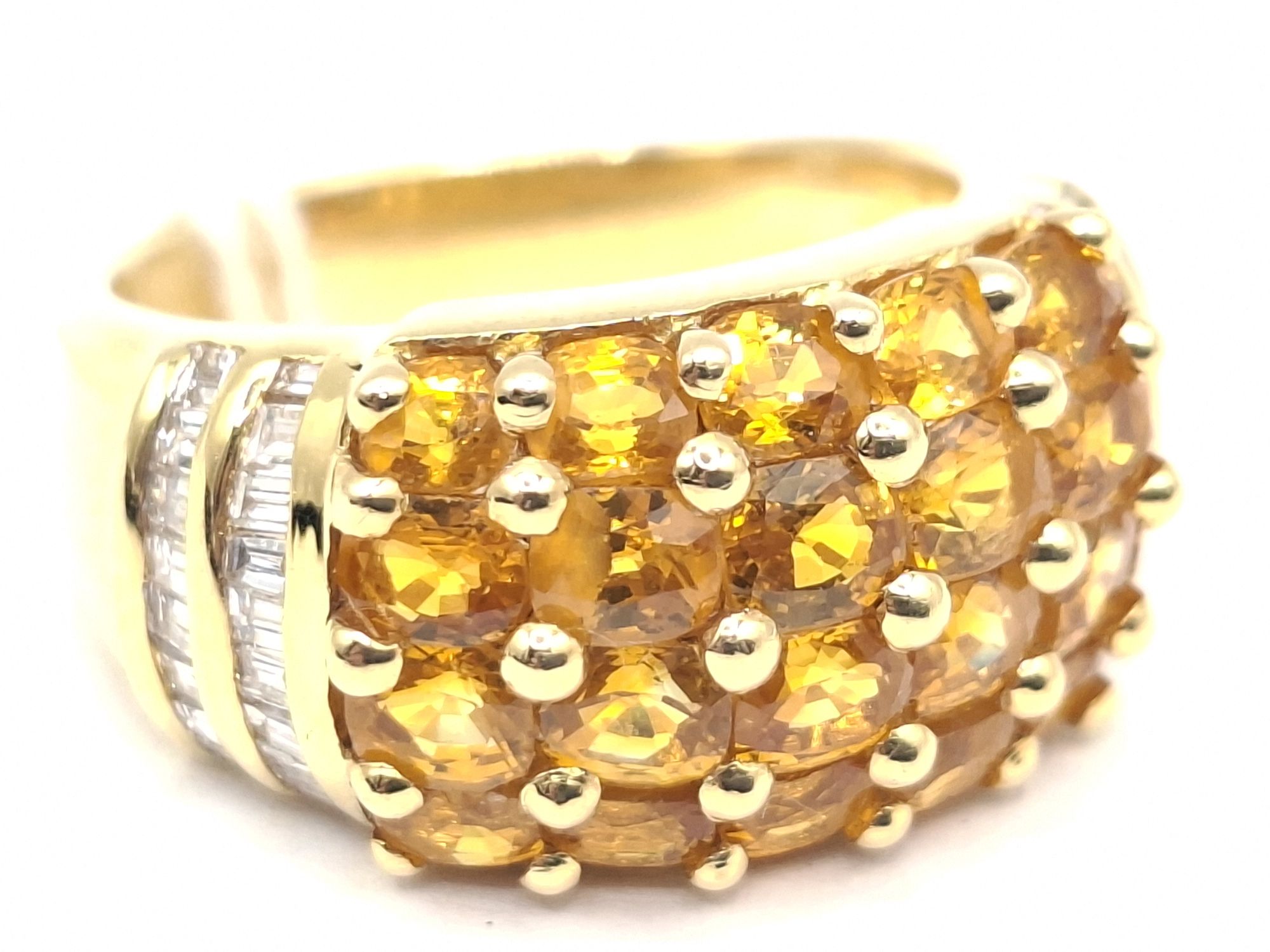 1158 · 18CT GOLD SAPPHIRE AND DIAMOND RING