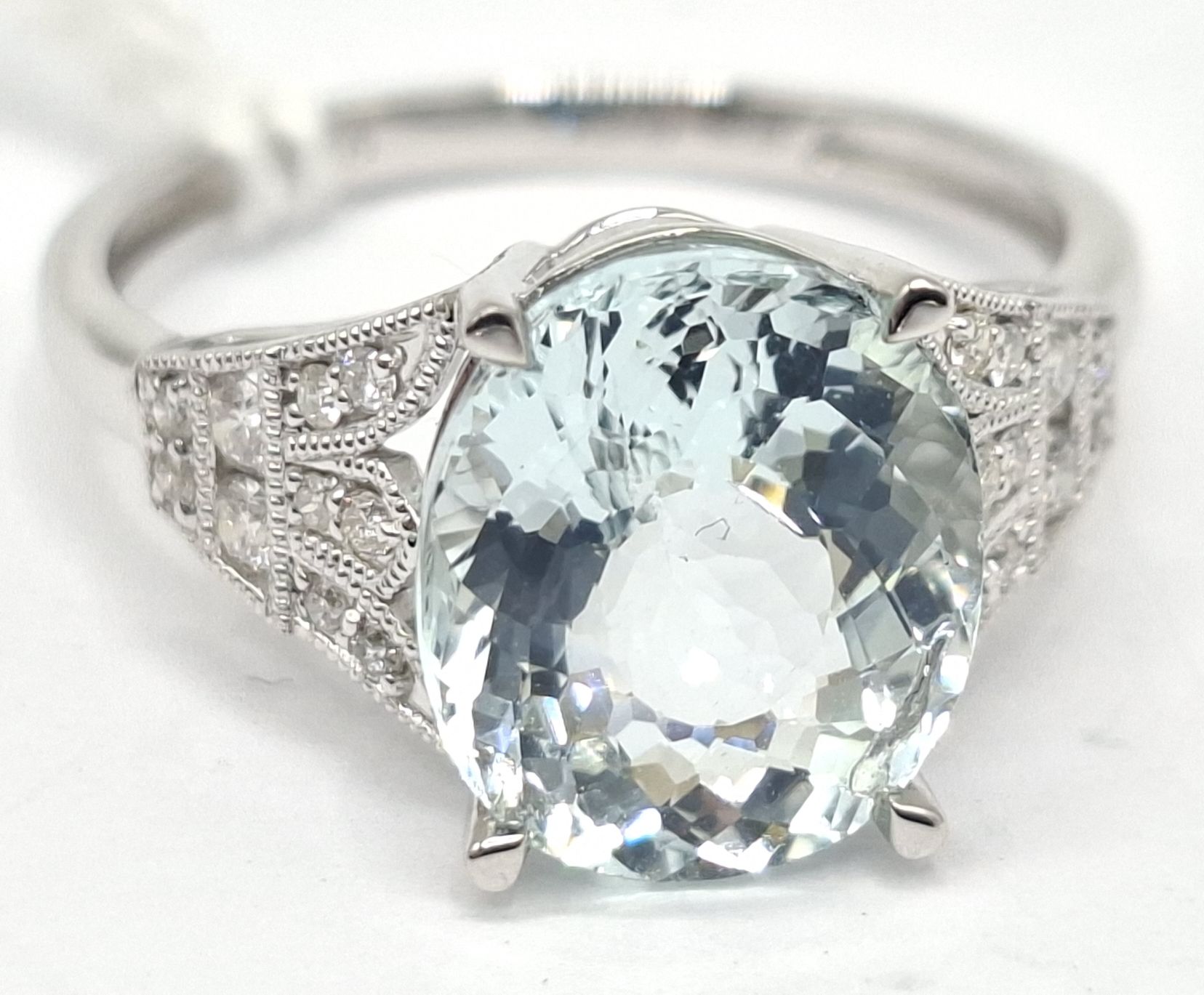 1167 · 9CT GOLD ANTIQUE STYLE RING
