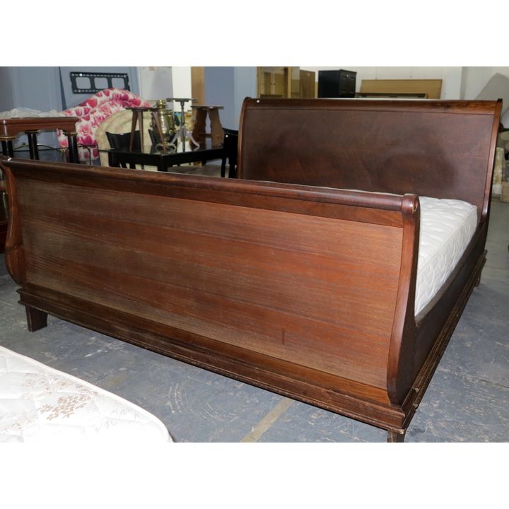 SLEIGH BED