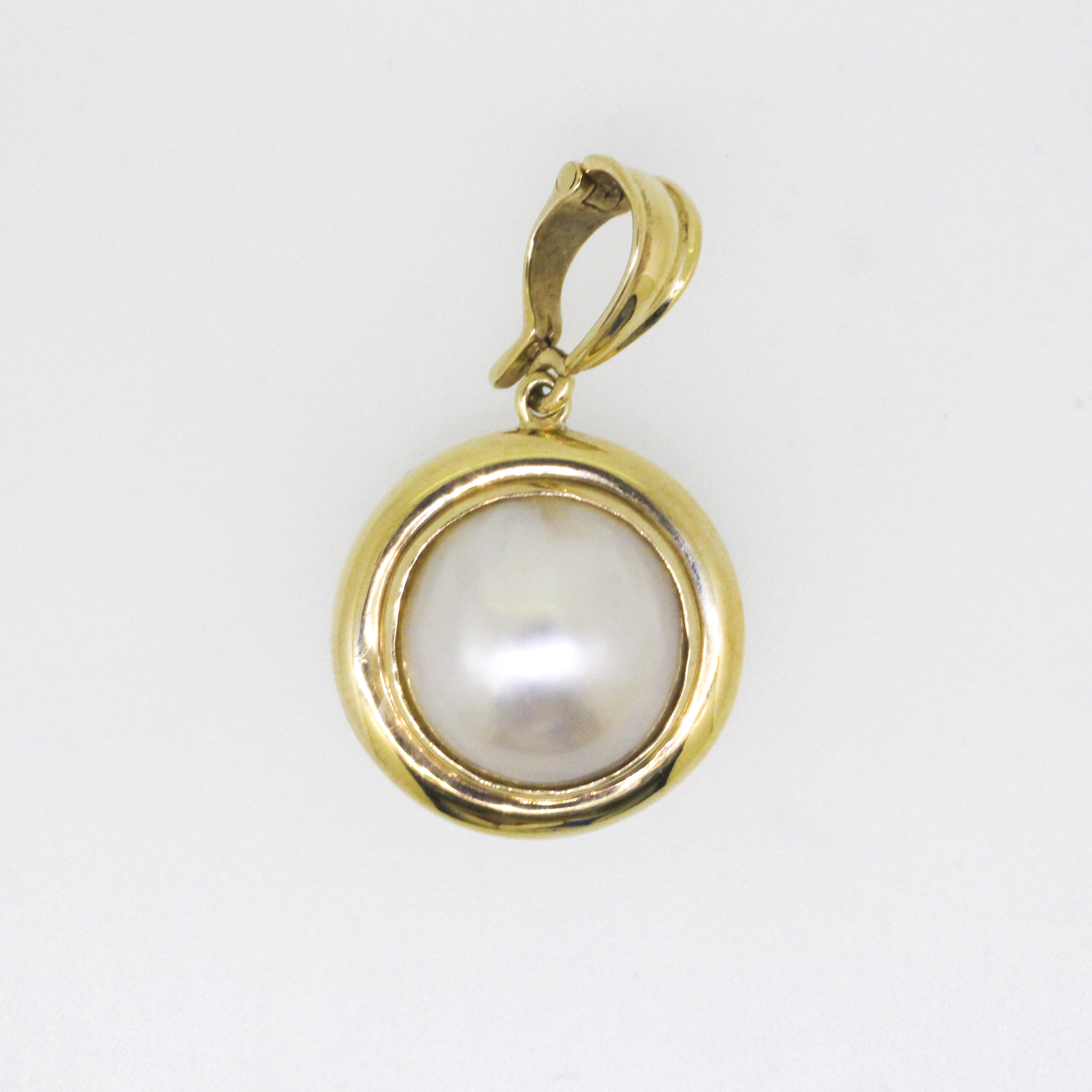389. · Mabe Pearl Pendant 4.46g