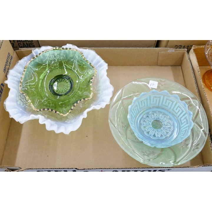 Box 4pc Footed Ruffled Glass Bowl Etc.