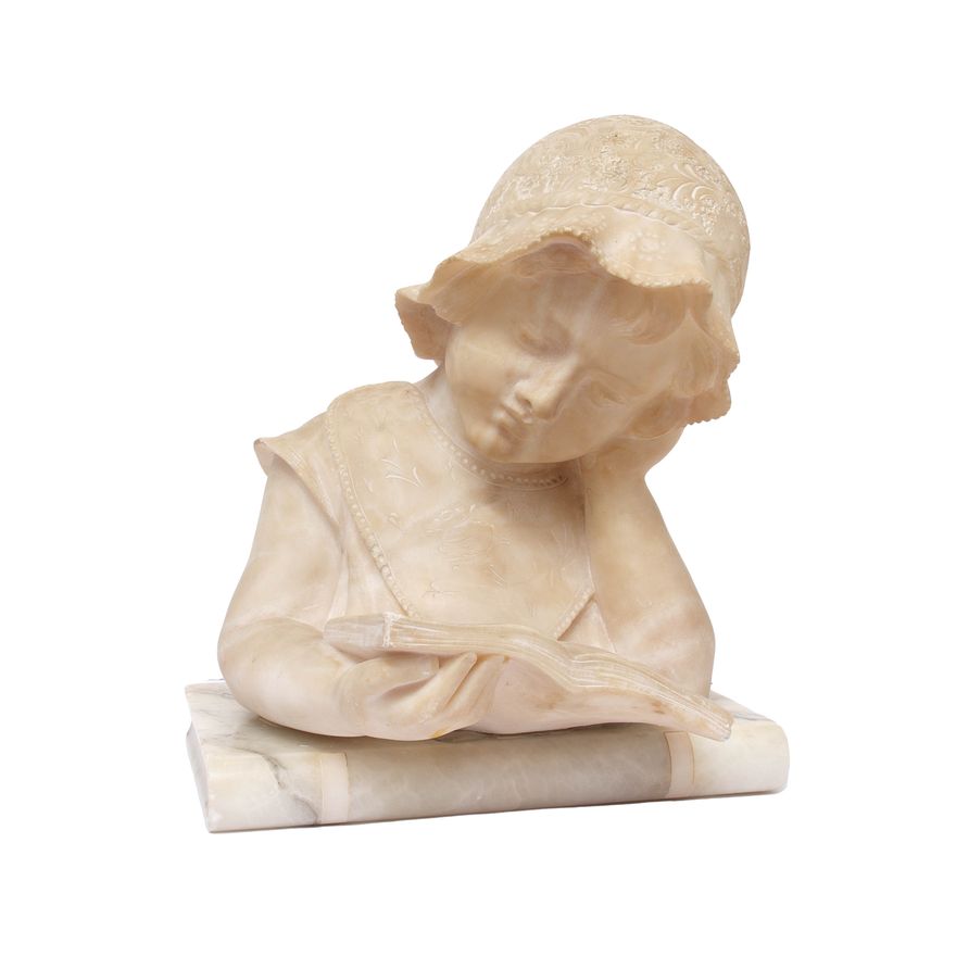 Figura czytającej dziewczynki