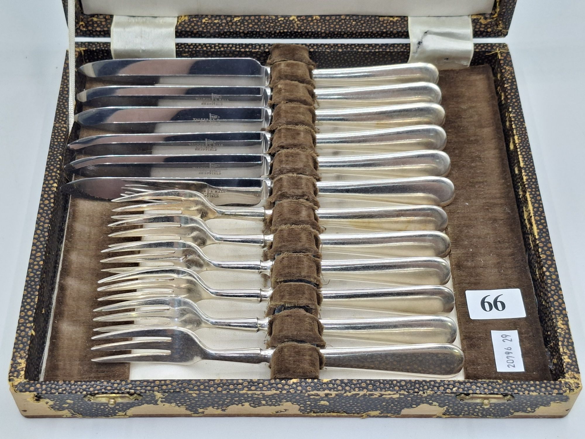 66 · WALKER AND HALL SILVERPLATED CUTLERY