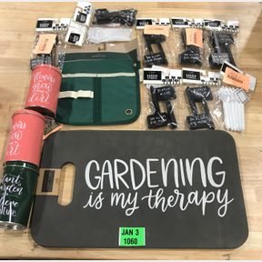 MIX GARDENING LOT ( KNEELING PAD , STAKES & MORE)