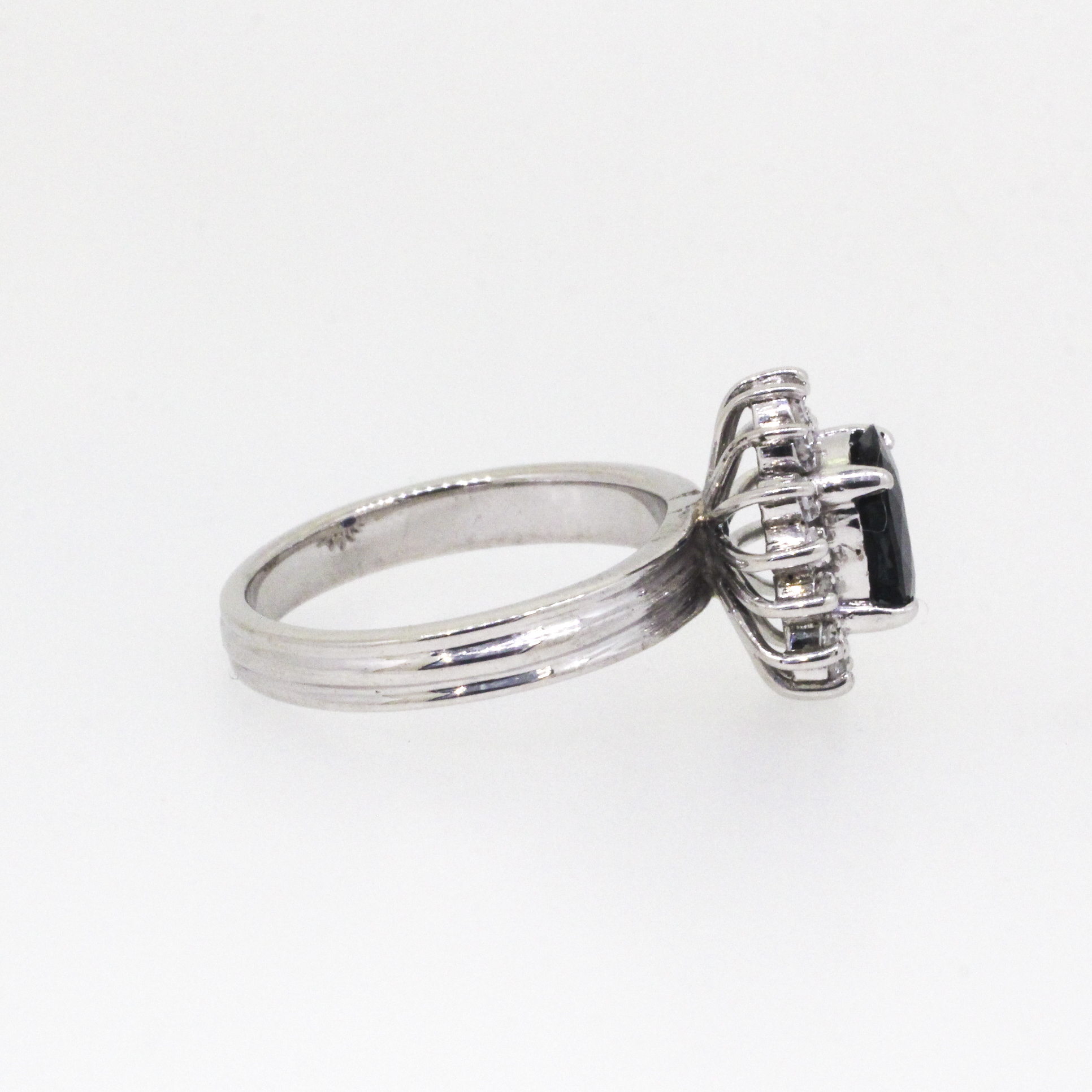 379 · 1.35ct Sapphire & Diamond Ring 4.6g