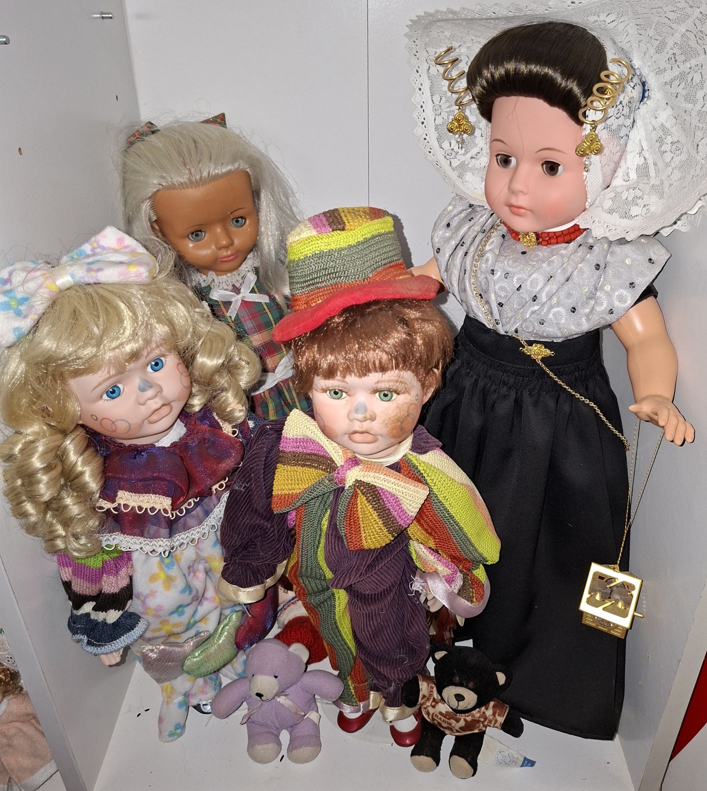 284 · ASSORTED DOLLS