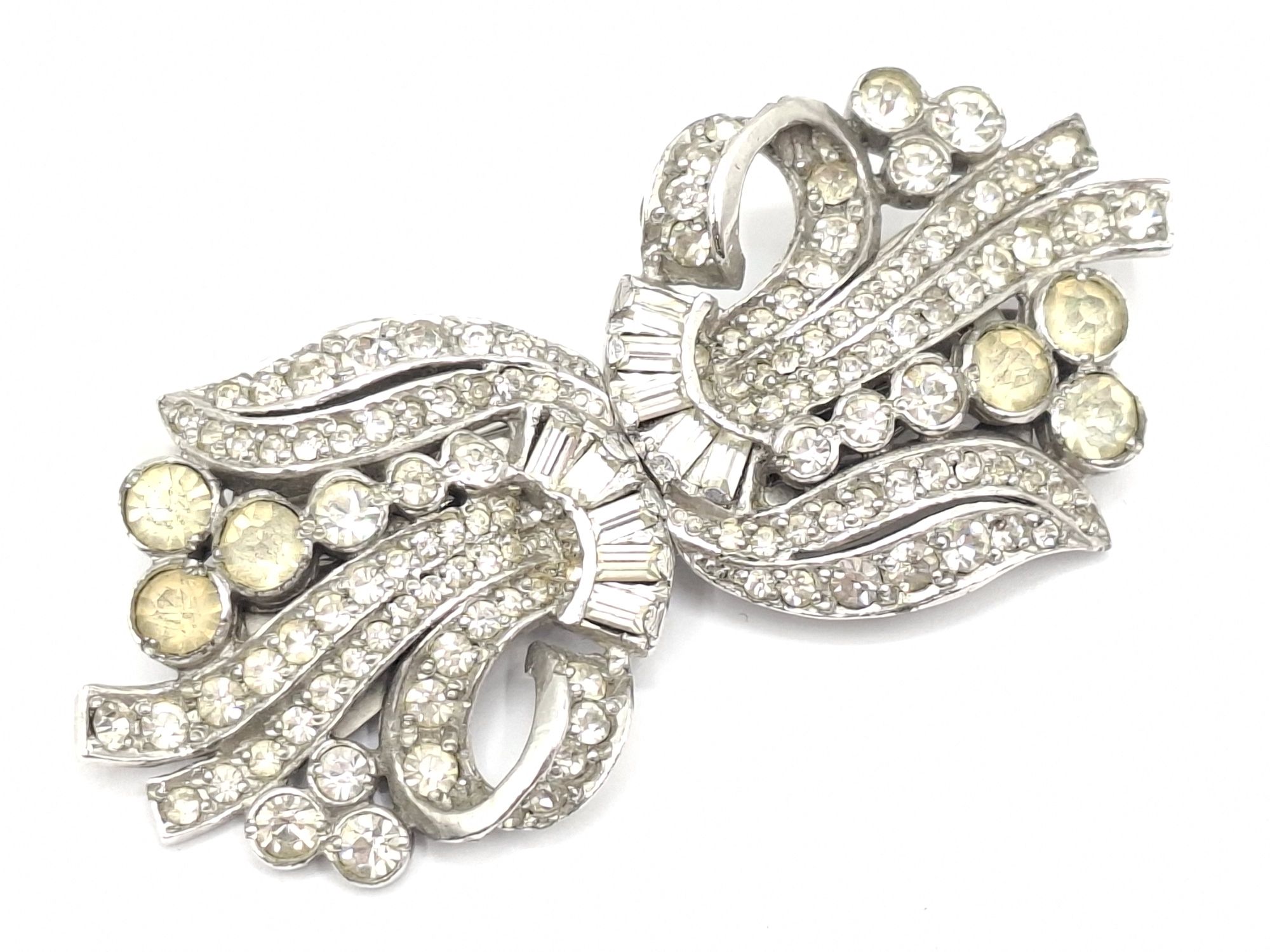 1015 · COSTUME BROOCH