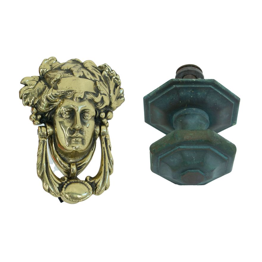 A Victorian door knocker & central knob