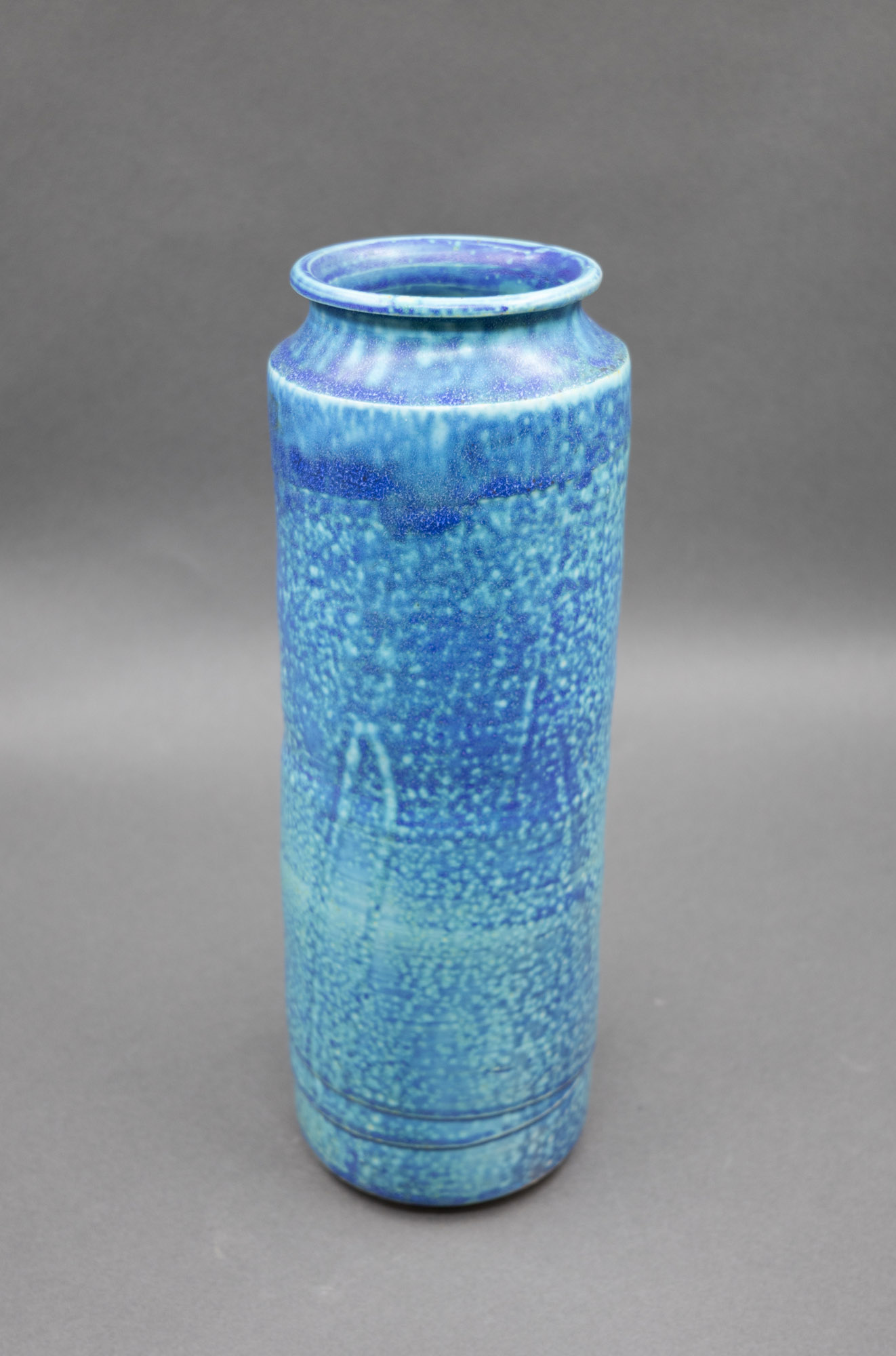 Potter Unknown - Tall cylinder vase — sold at auction in New Zealand for $70