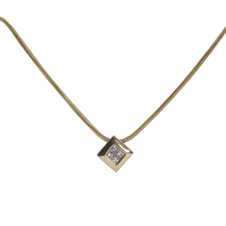 Dije con diamantes