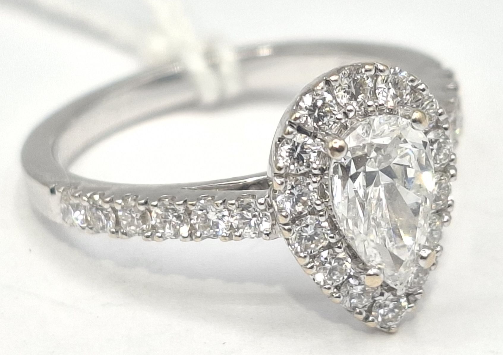 18 Gold Diamond Ring