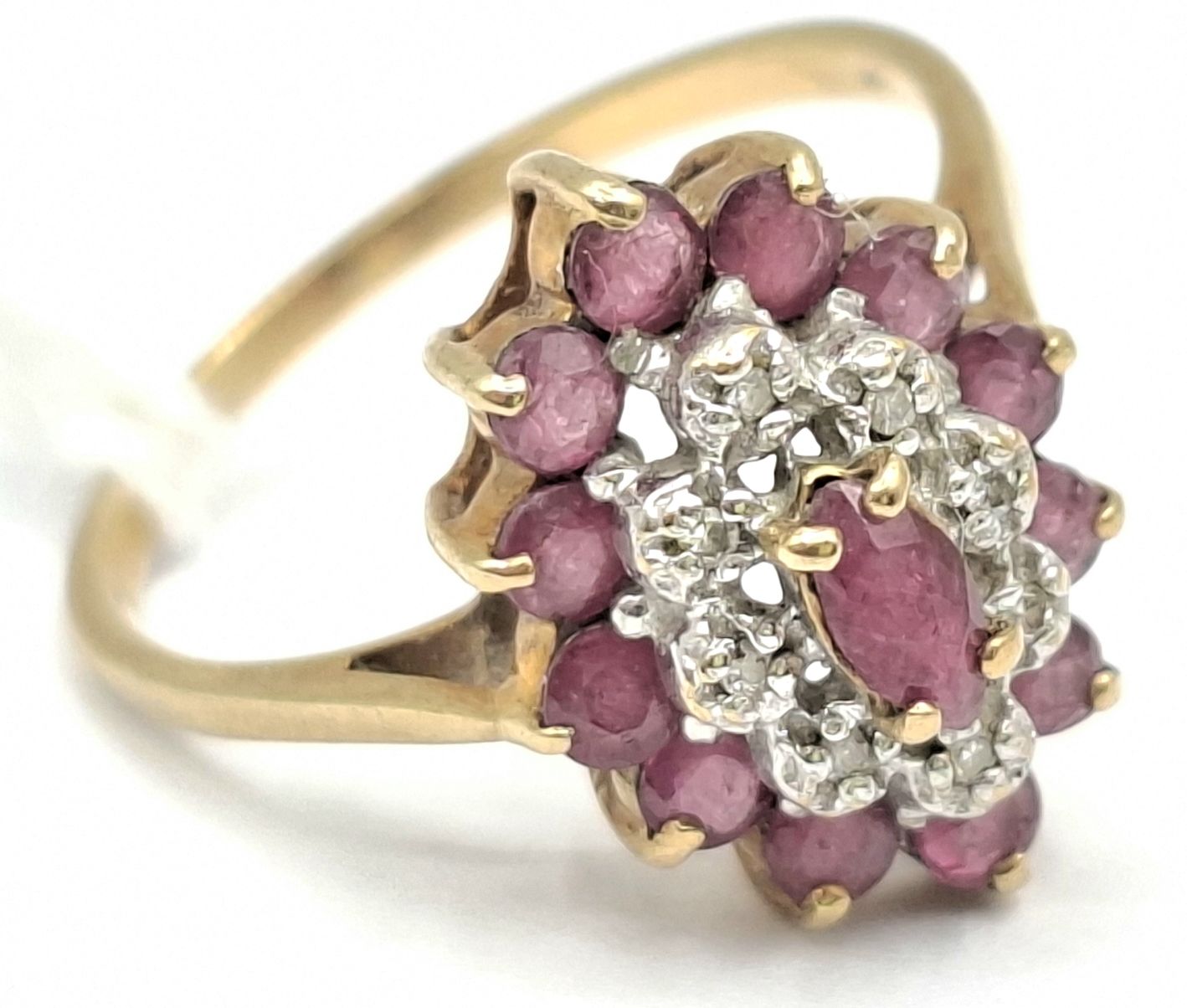 1090 · 9CT GOLD RUBY DIAMOND RING