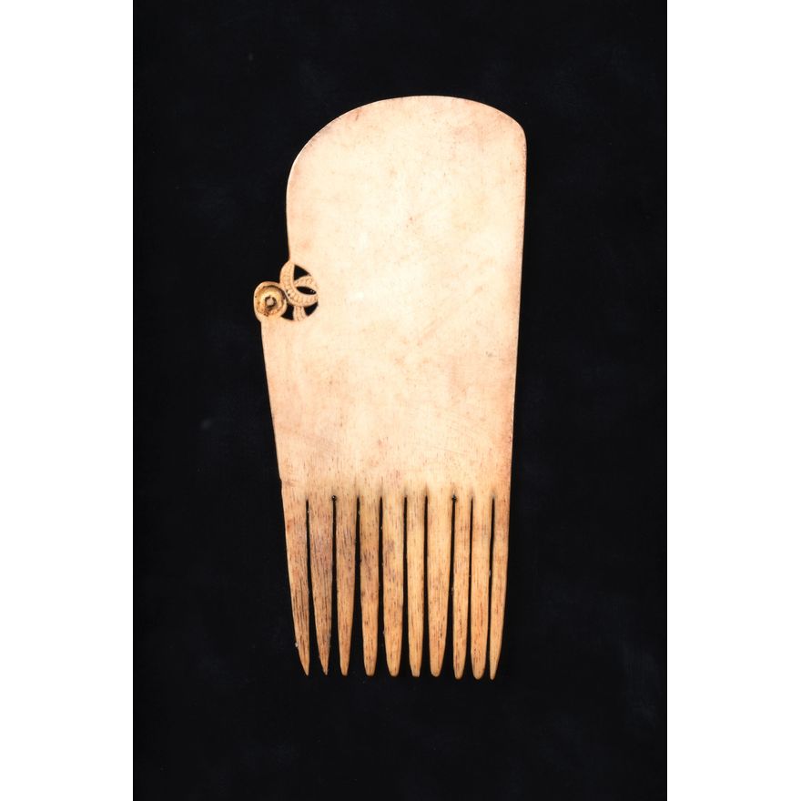 Heru Iwi - Rare whalebone hair comb