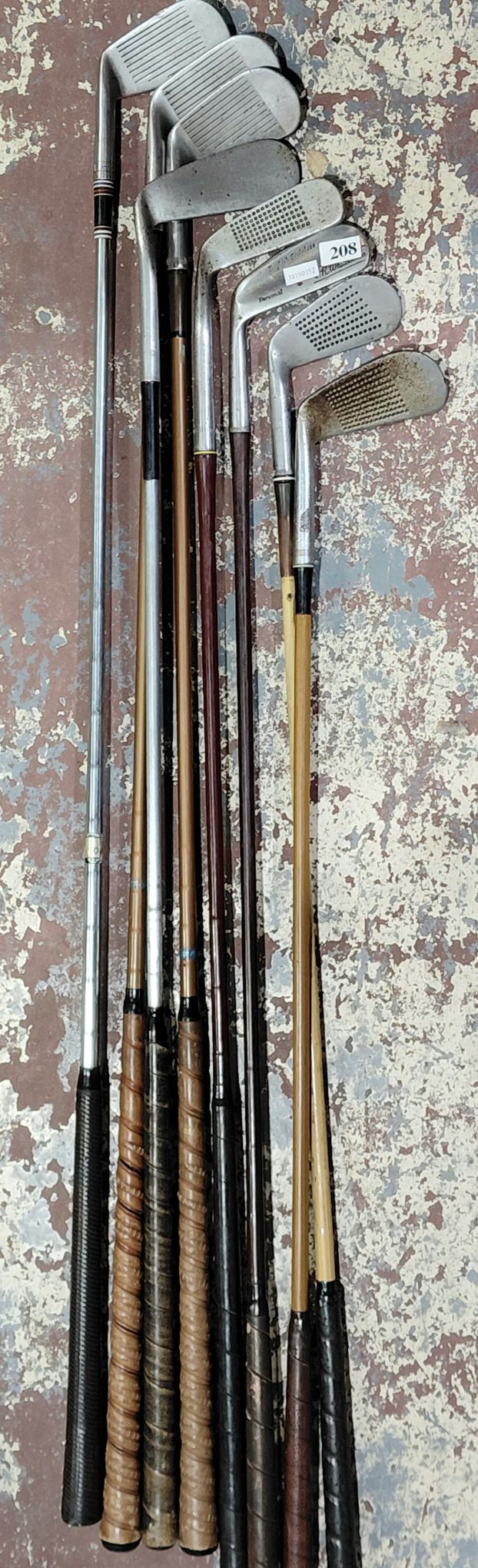 208 · COLLECTION OF GOLF CLUBS