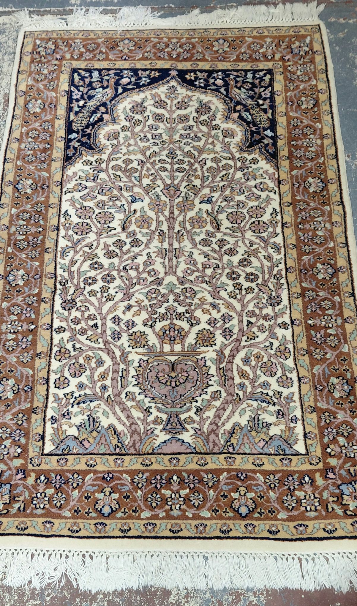 702 · PERSIAN PRAYER RUG