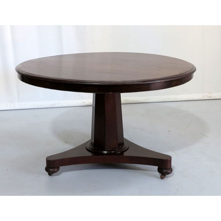 VICTORIAN MAHOGANY TILT-TOP CENTRE TABLE