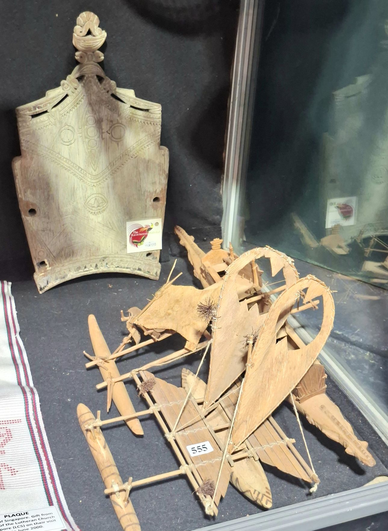 555 · P.N.G. MODEL CANOES