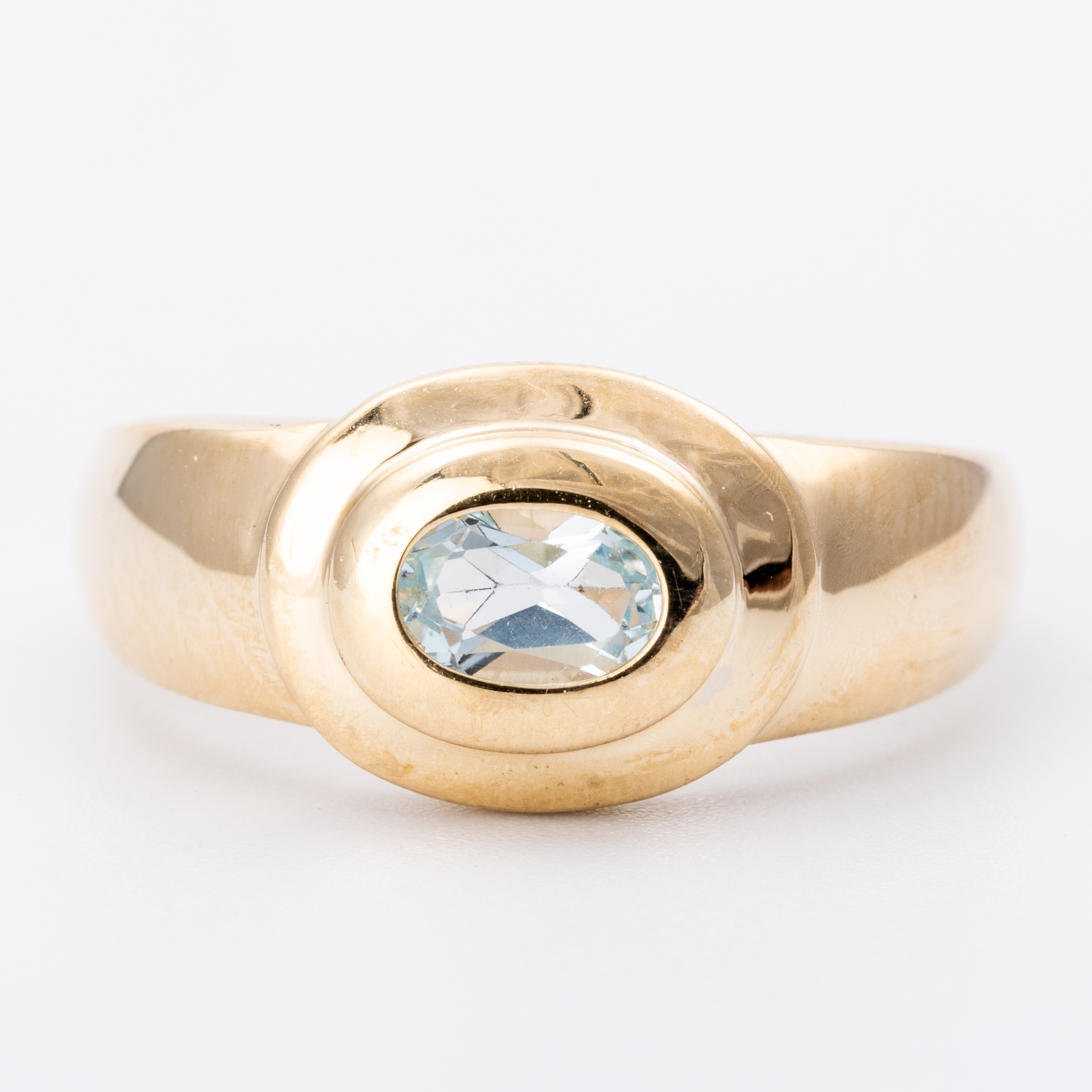213 · Topaz 9ct Gold Dress Ring