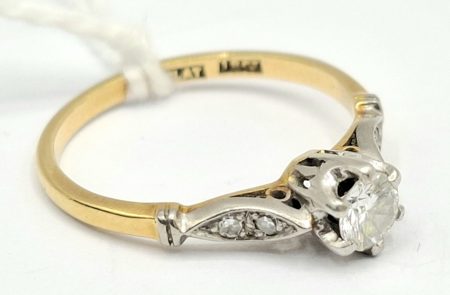 18ct Gold Diamond Ring