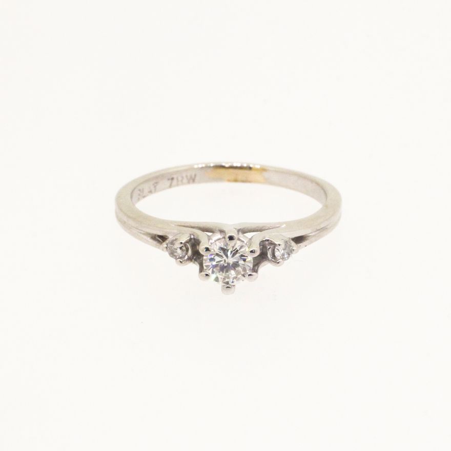Platinum Diamond Ring 2.86g