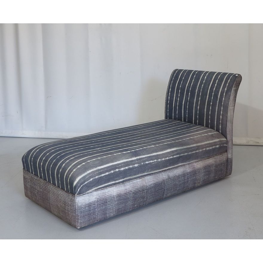 UPHOLSTERED DAYBED