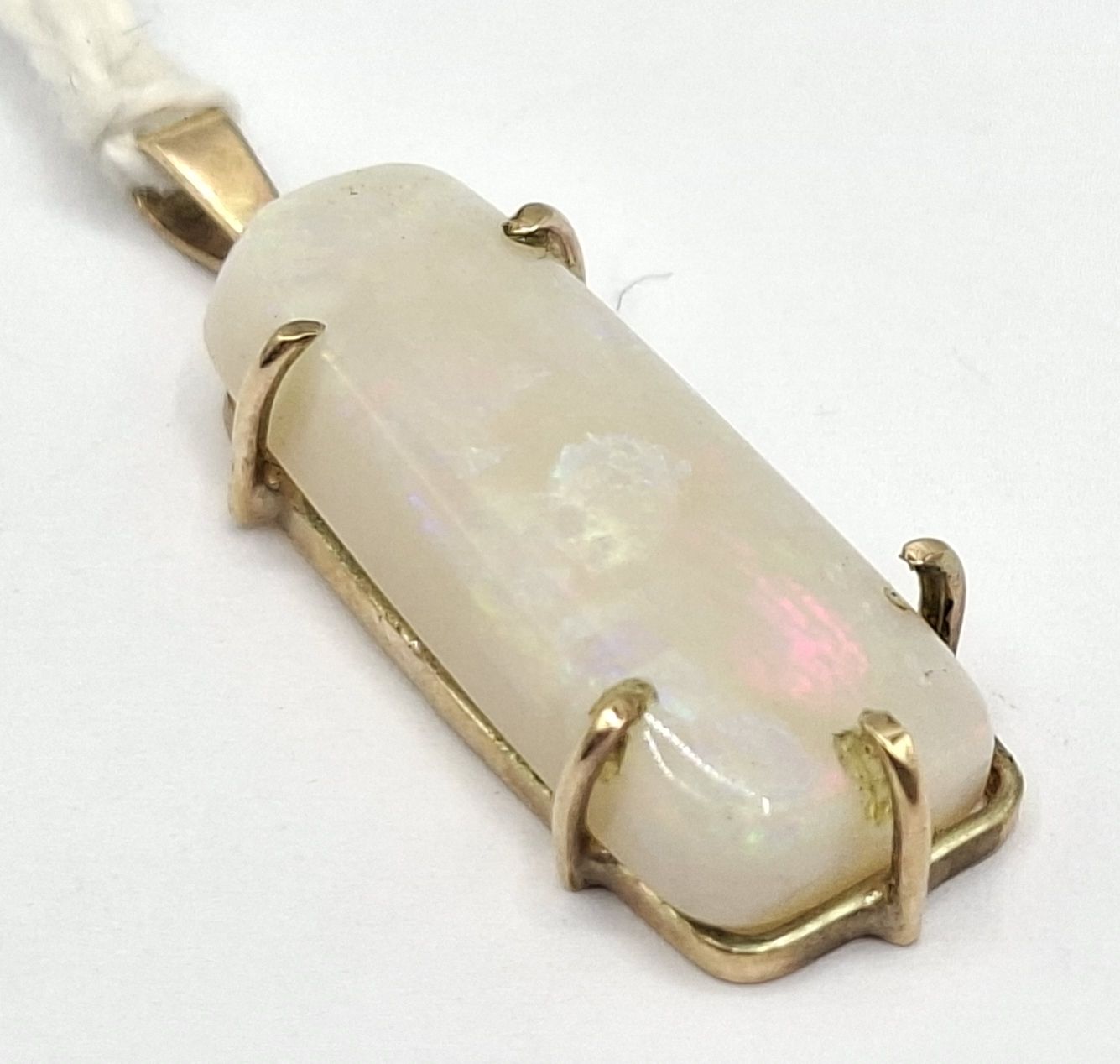 1015 · 9CT GOLD AND OPAL PENDANT